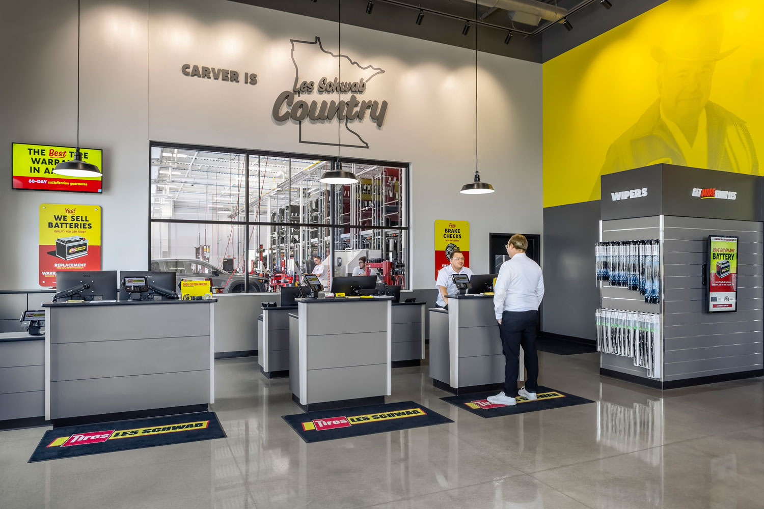 Les Schwab Tire Center: Carver, Minnesota